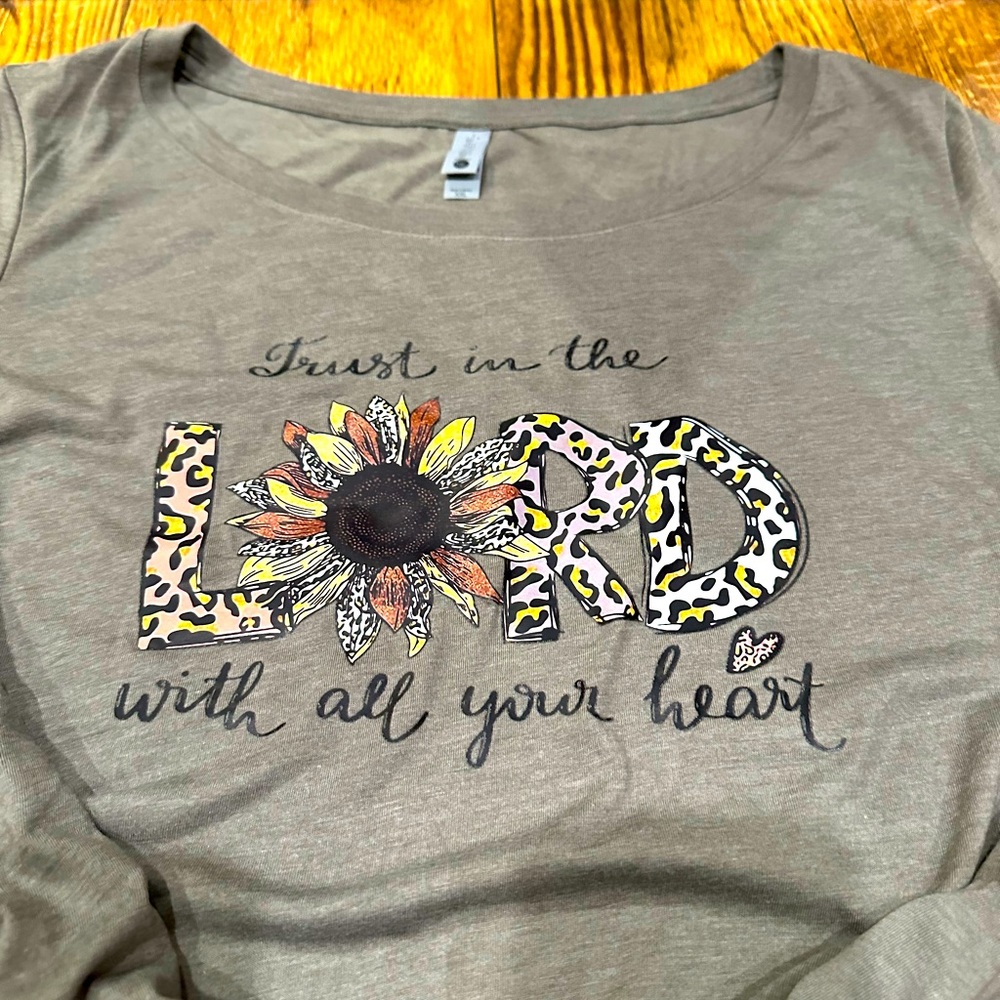 Customized graphic tee - Picture 4 of 5